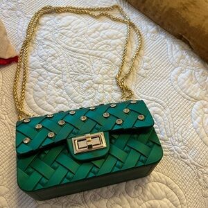 Elegant Green Woven Handbag with Gold Chain